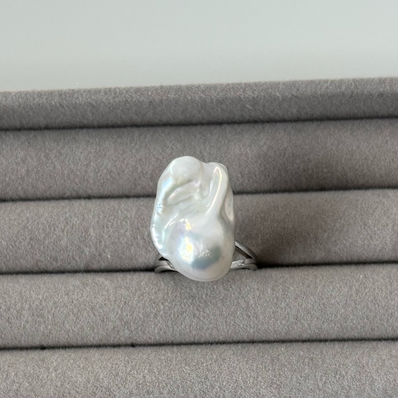 Baroque Pearl Ring - Picture 4 of 9
